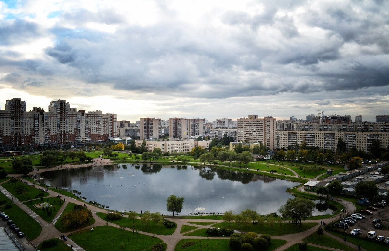 Выборгский районный. Сад Ивана Фомина Санкт-Петербург. Парк на Ивана Фомина. Сквер Ивана Фомина СПБ. Проспект Просвещения улица Ивана Фомина.